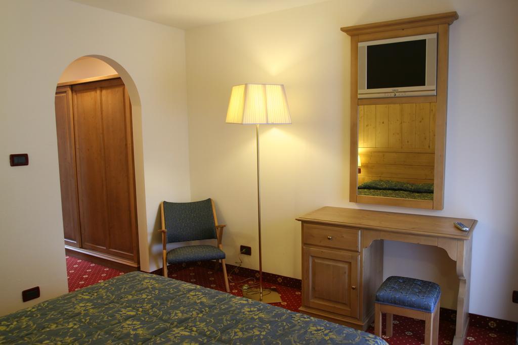 Gh Hotel Monzoni Pozza di Fassa Exterior photo